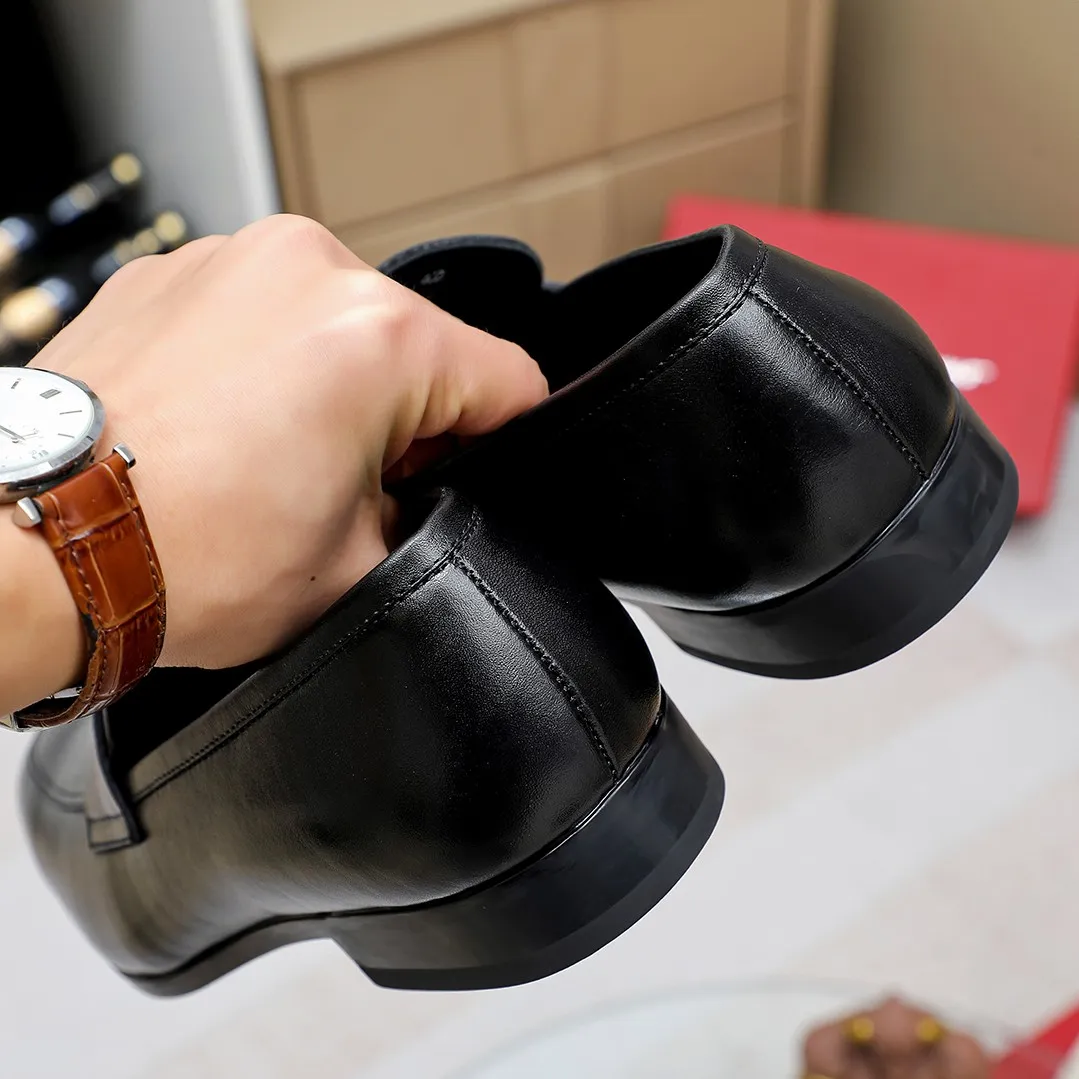 Men's shoes 💰460 🔥Ferragamo's new men's casual slip-on shoes🇨🇳Official website original 1:1 mold, original quality💯Fine workmanship, high-end luxury☘The upper is made of imported Italian first-layer cowhide🌴Luxurious water dyeing🐂Leather lining🍓Rubber wear-resistant and non-slip outsole, breathable and comfortable to wear🍍The first choice for high-grade men, 5 colors available! Code number 38-44 (45.46. Customized)